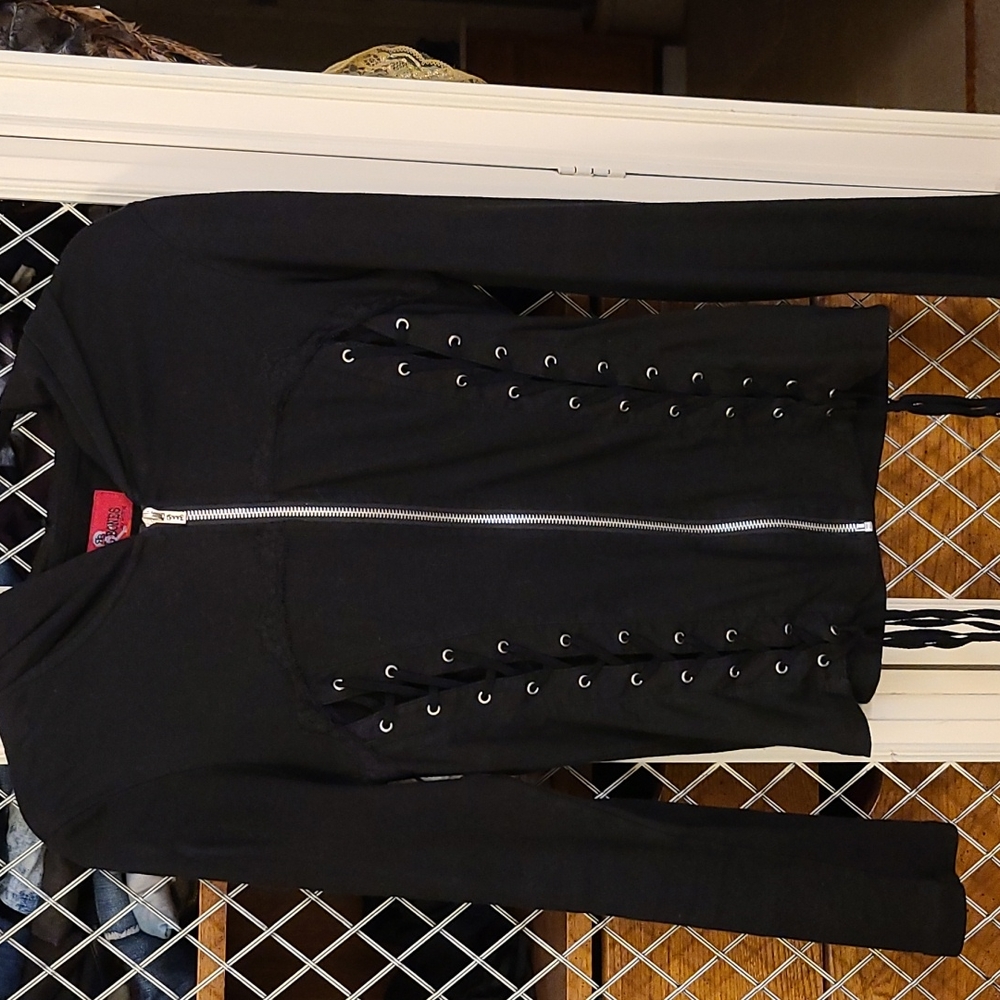 Black hoodie shirt with laces